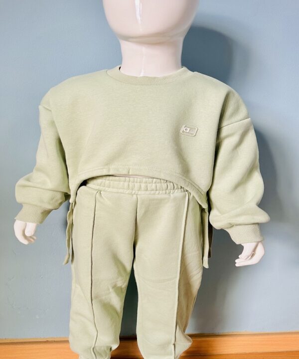 Kids Green Tracksuit Set – Soft Cotton Fleece Sweatshirt & Jogger Pants | Cozy 2-Piece Loungewear Outfit.